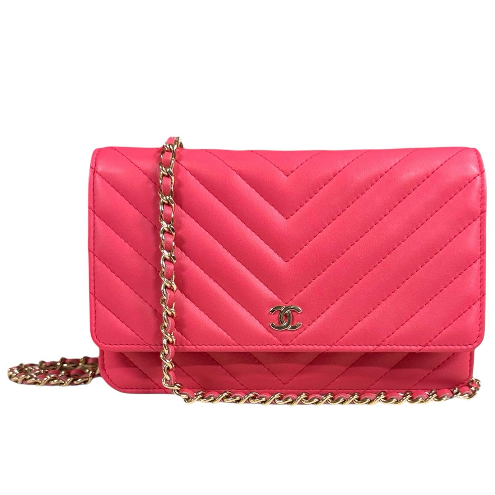 シャネル Vステッチ ショルダーバッグ レザー ピンク レディース CHANEL  中古