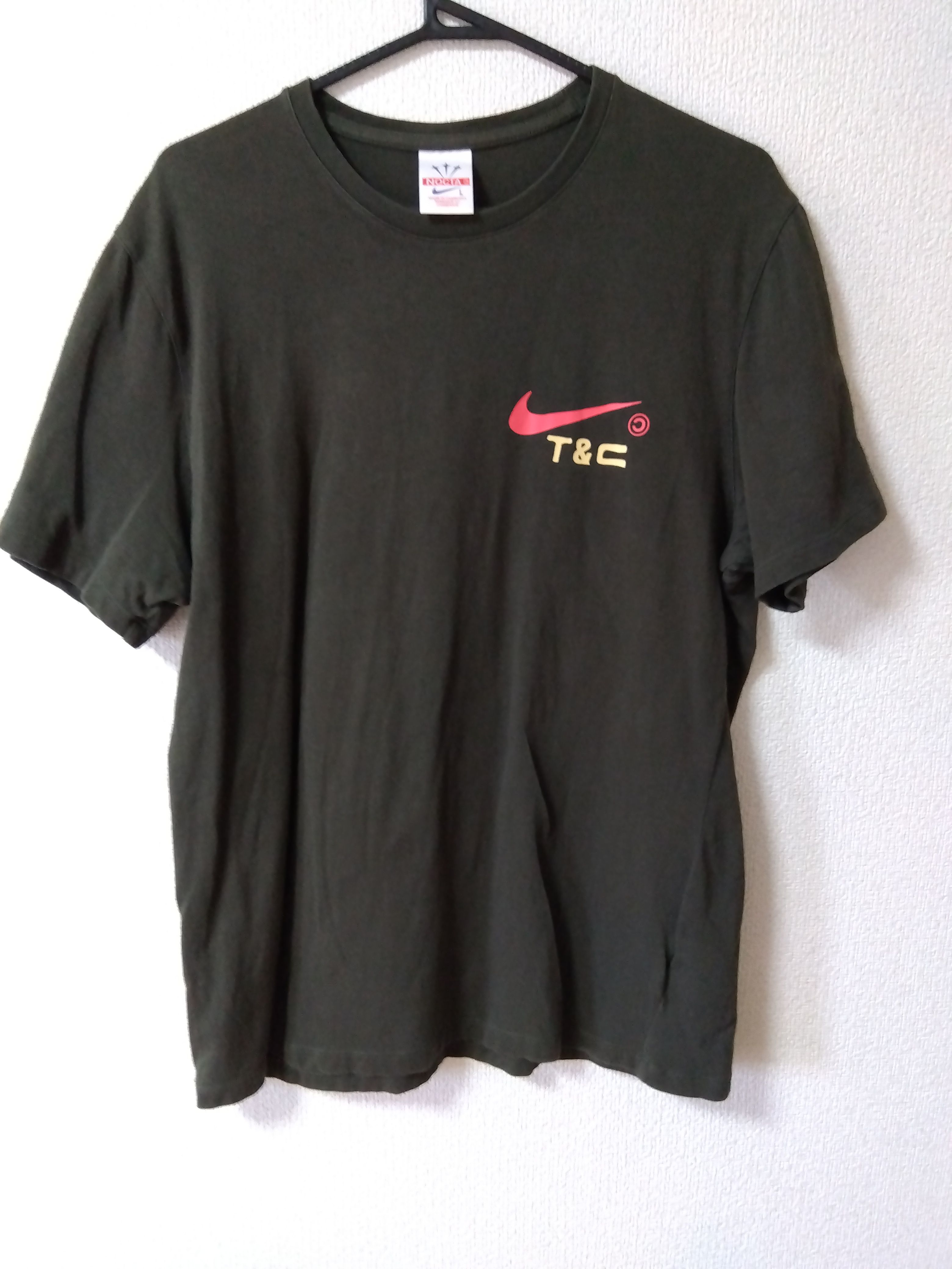 ナイキ x ドレイク ノクタ NRG LU CPFM S/S Tシャツ "ダークカーキ" DR2630-355