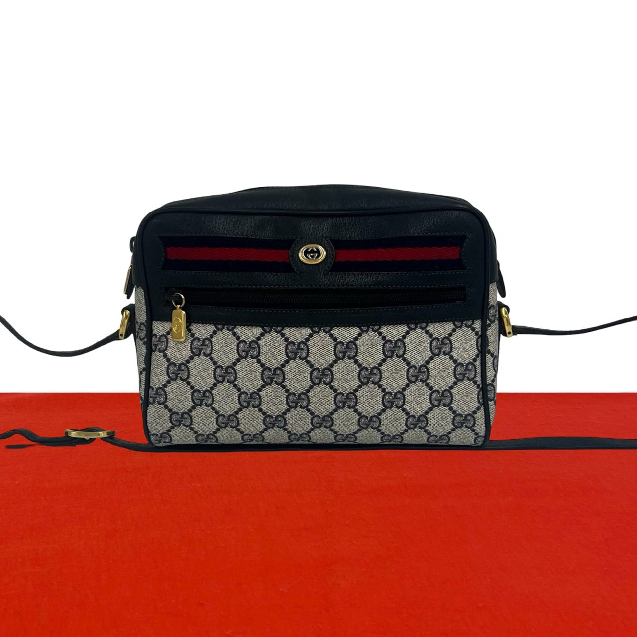 GUCCI グッチ シェリーライン GG ロゴ 金具 PVC レザー ショルダーバッグ ネイビー
 67815