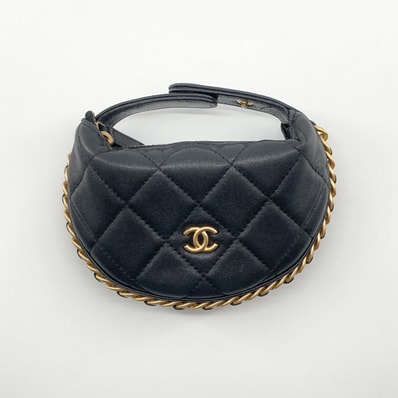CHANEL(シャネル) マトラッセ クレセントミニポーチ チェーントリム ラムスキン ゴールドココマーク AP4692 バッグ ブラック×ゴールド
