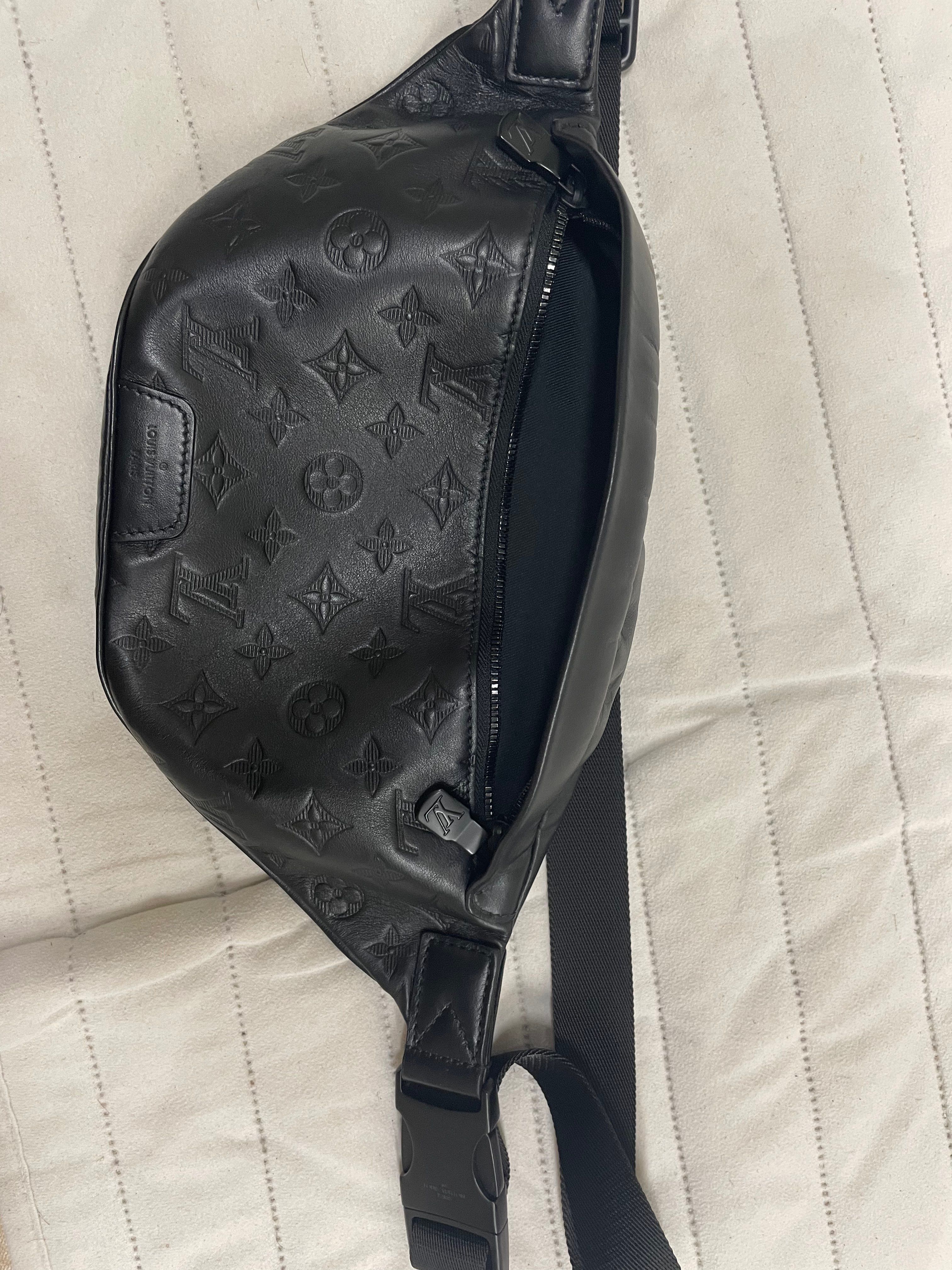 Louis Vuitton Monogram Shadow Discovery Bumbag "Noir"