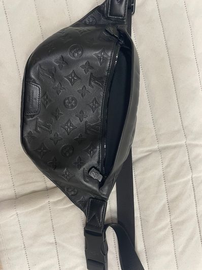 Louis Vuitton Monogram Shadow Discovery Bumbag "Noir"