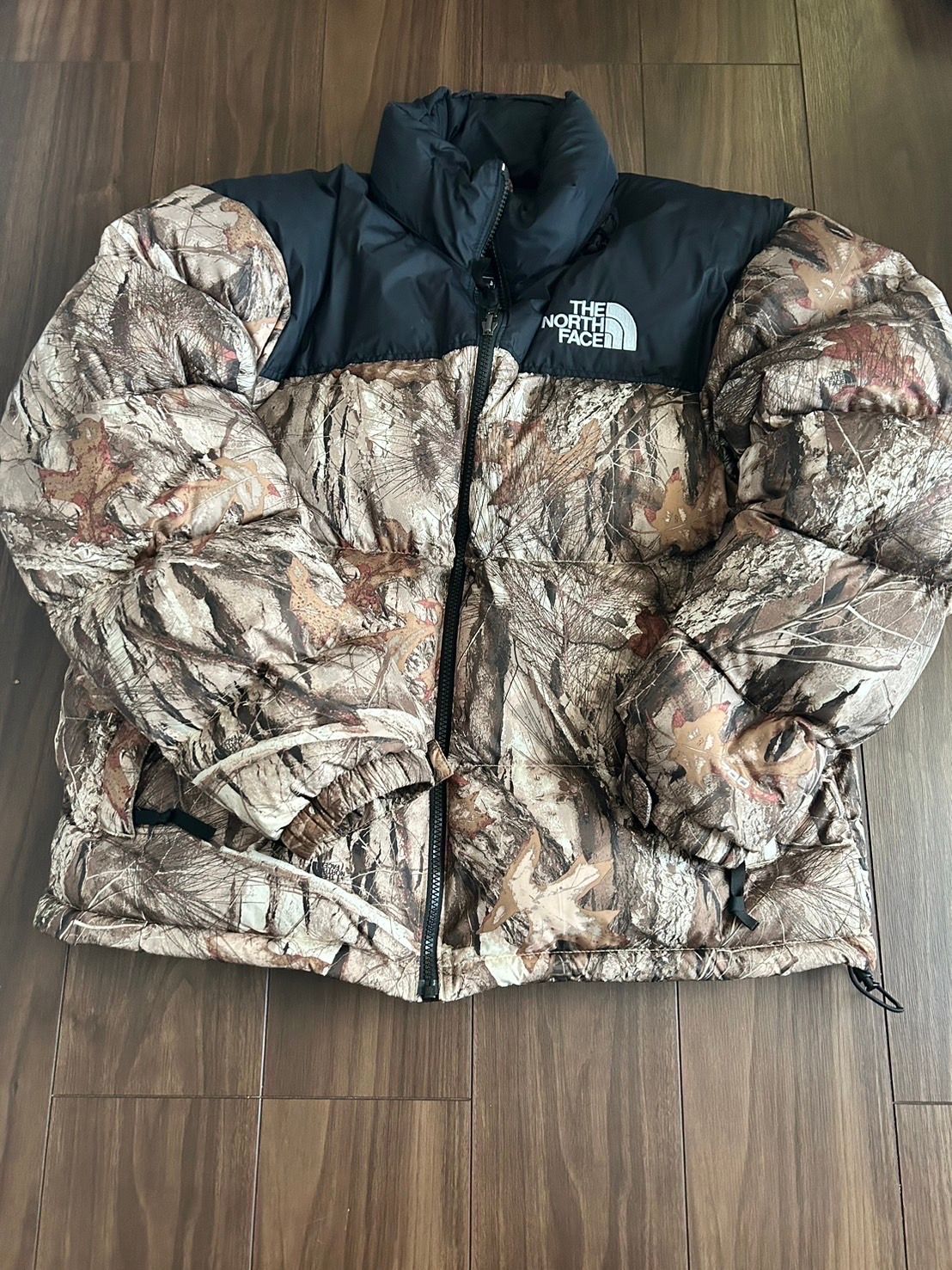 The North Face 1996 RETRO NUPTSE PACKABLE JACKET 海外版 "Leaves"