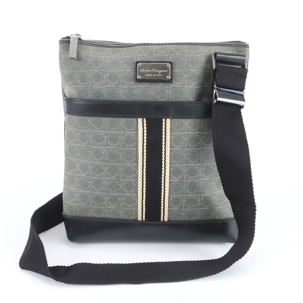 ■美品 サルヴァトーレフェラガモ ガンチーニショルダーバッグ