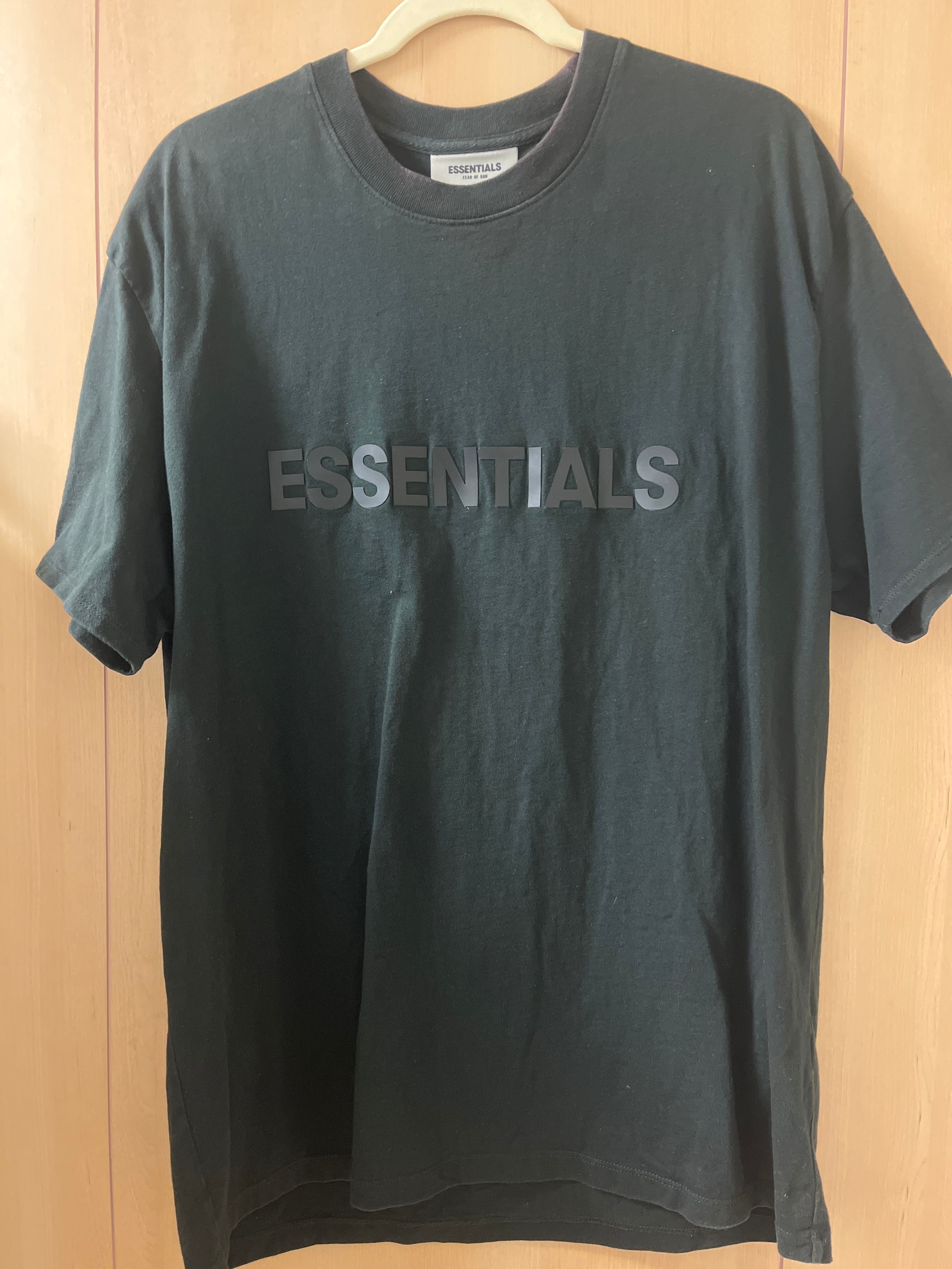 FEAR OF GOD ESSENTIALS 3D Silicon Applique Boxy T-Shirt "Black"