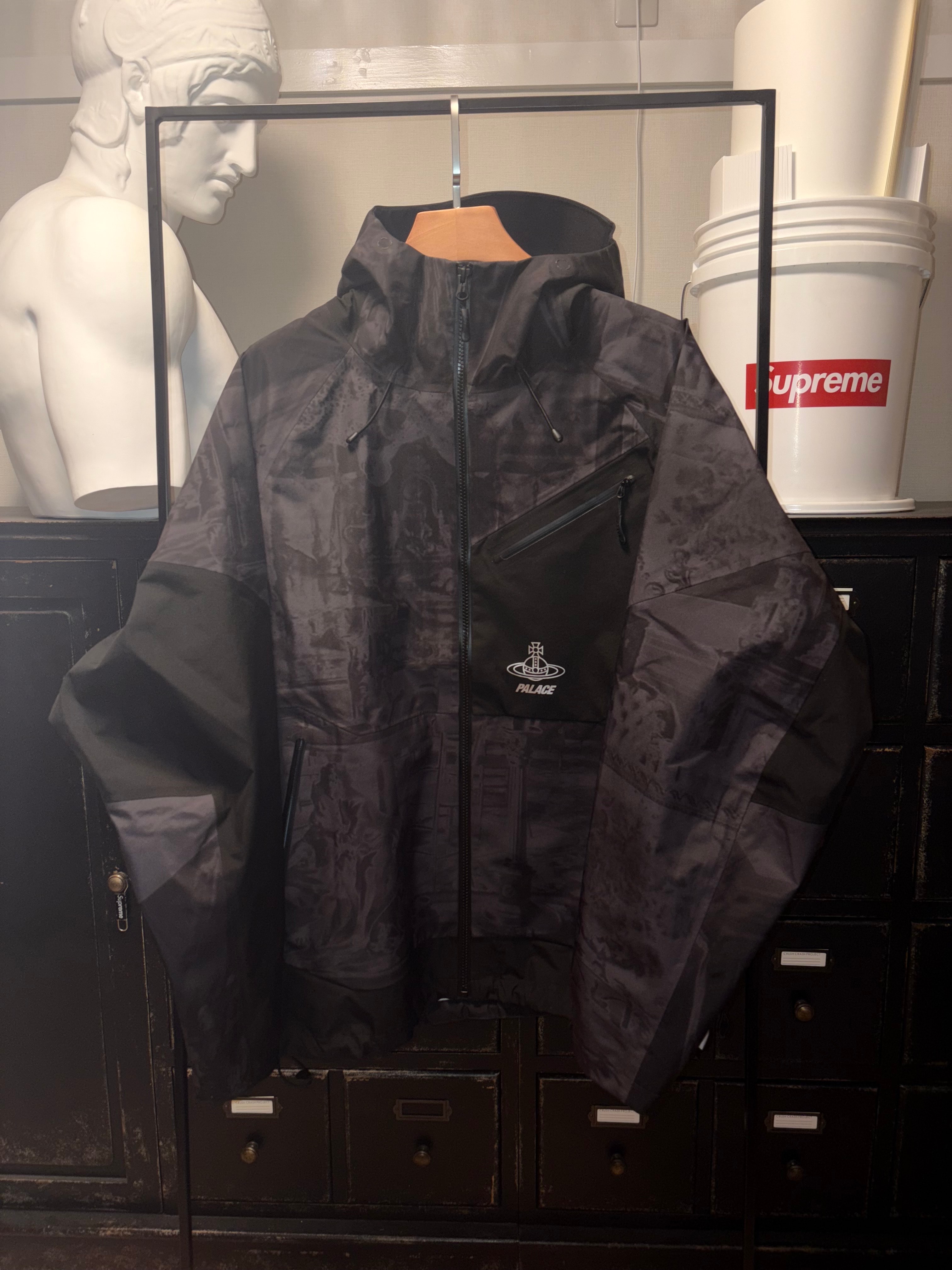 パレス x ヴィヴィアンウエストウッド ゴアテックス ジャケット "モノ プリント"