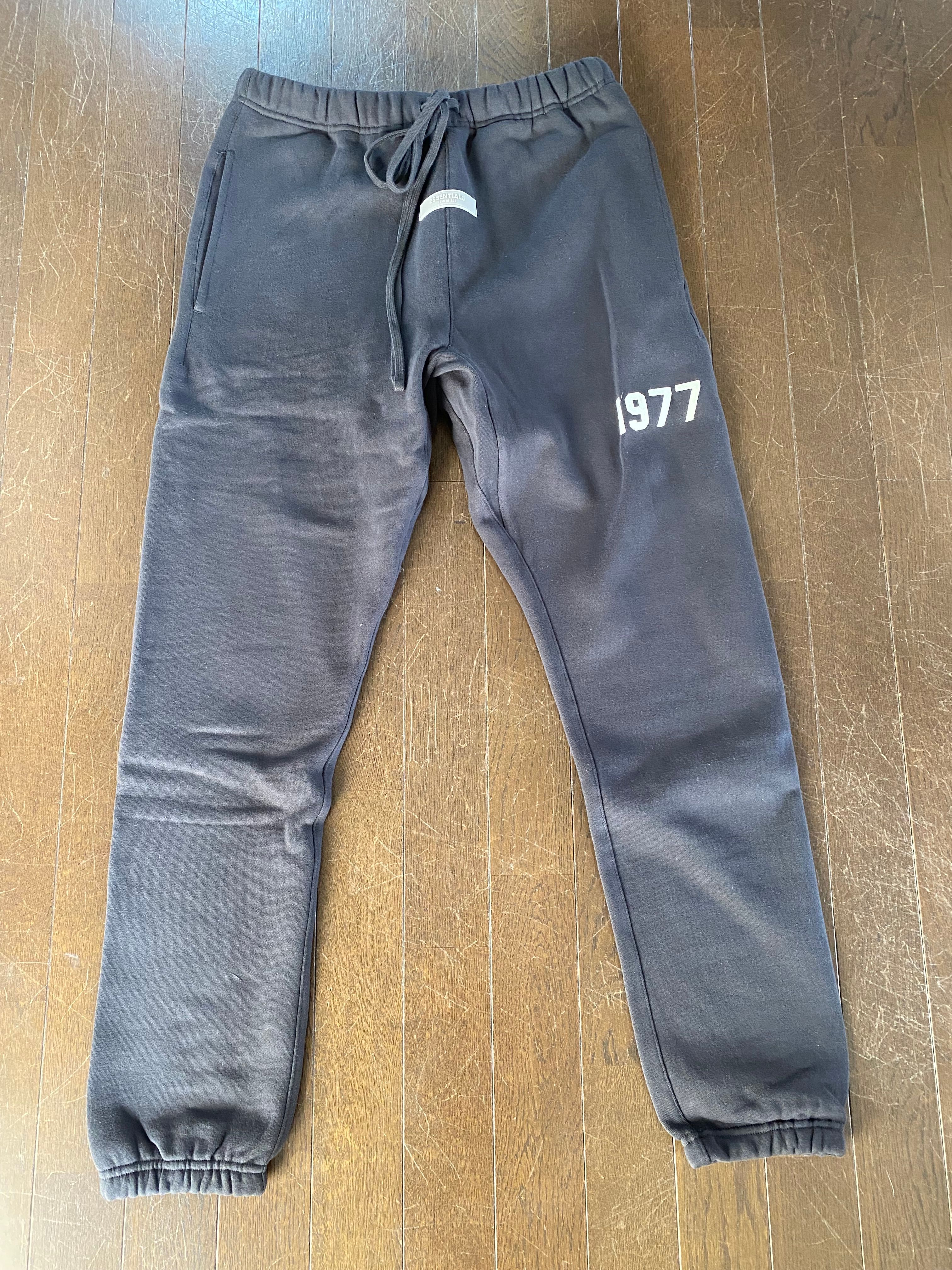 FEAR OF GOD ESSENTIALS 1977 SWEATPANTS "Iron"