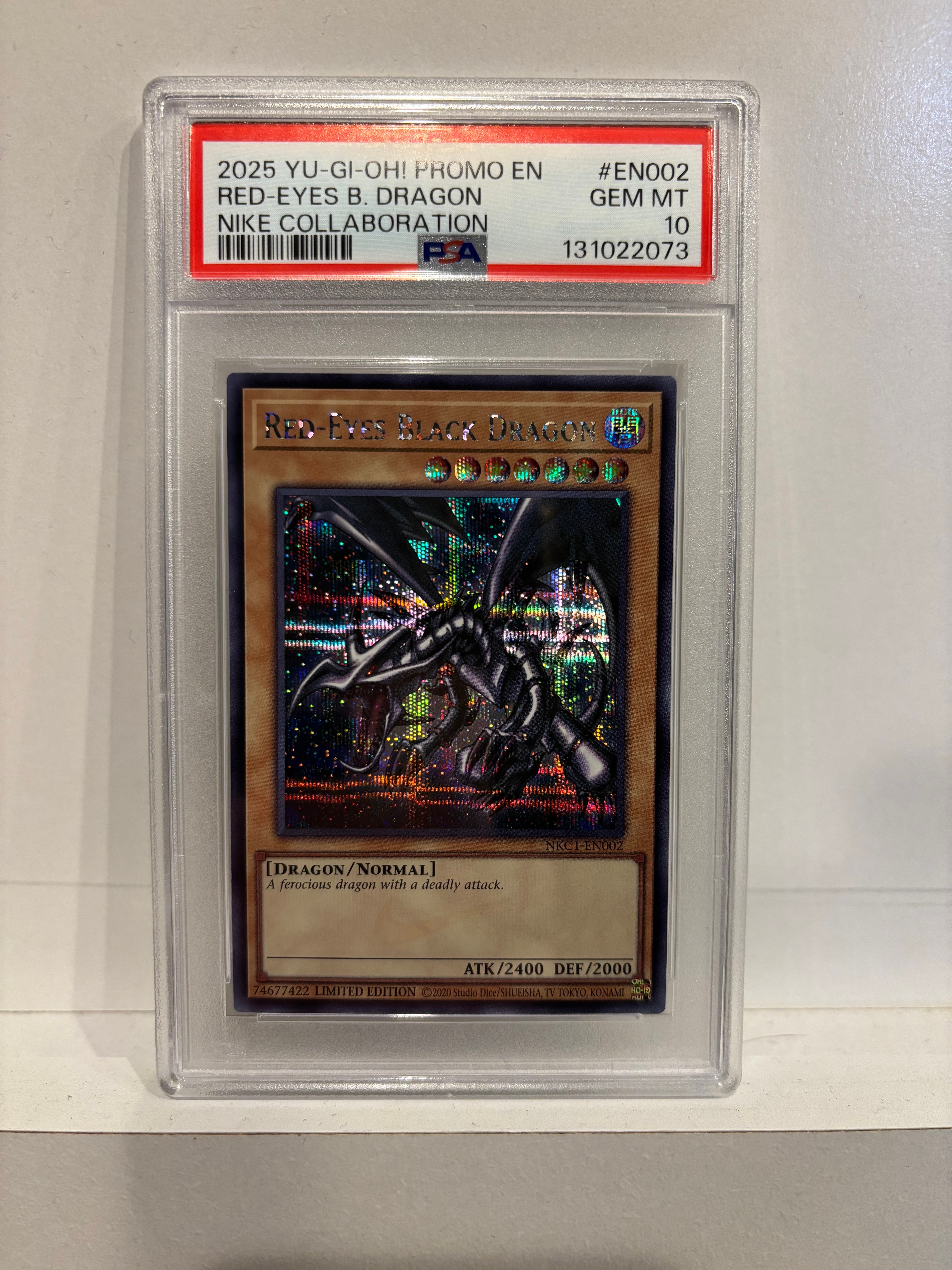 真紅眼の黒竜 SE [NKC1-EN002](遊戯王 x ナイキ エアーマックス 95 QS エアーマッスル House of Duel - 童実野町決闘遊戯館 限定プロモ) 