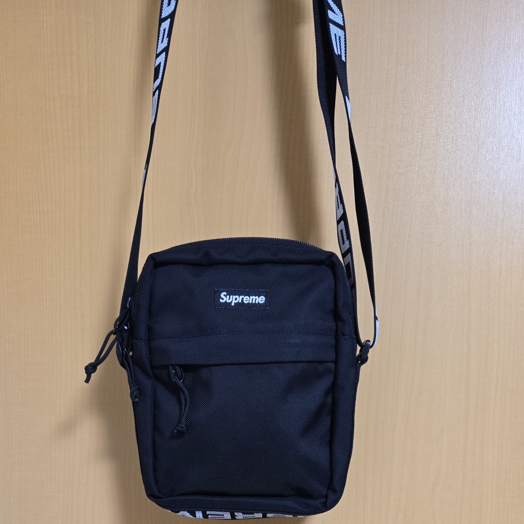 Supreme 18SS Shoulder Bag 