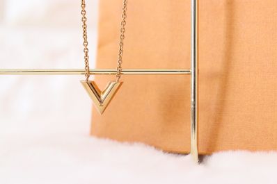 Louis Vuitton Essential V Necklace "Gold"