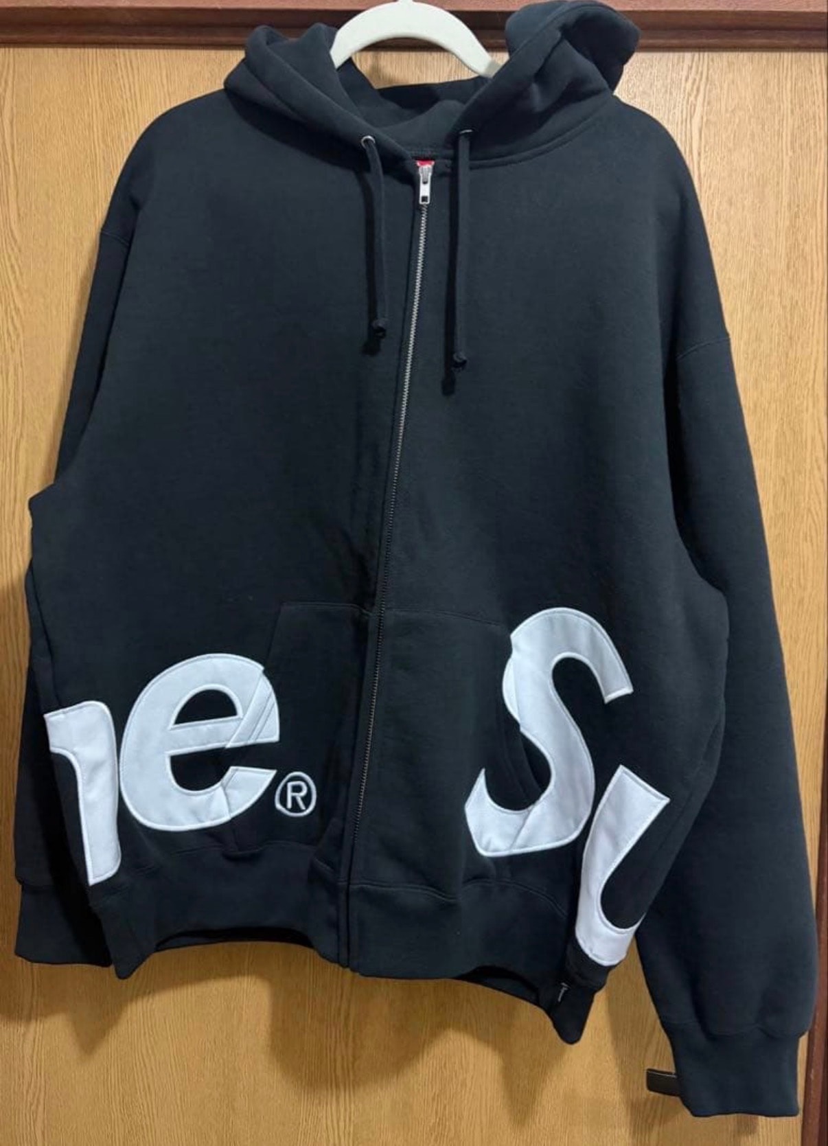 シュプリーム ビッグロゴ ジップアップ フード スウェットシャツ "ブラック"