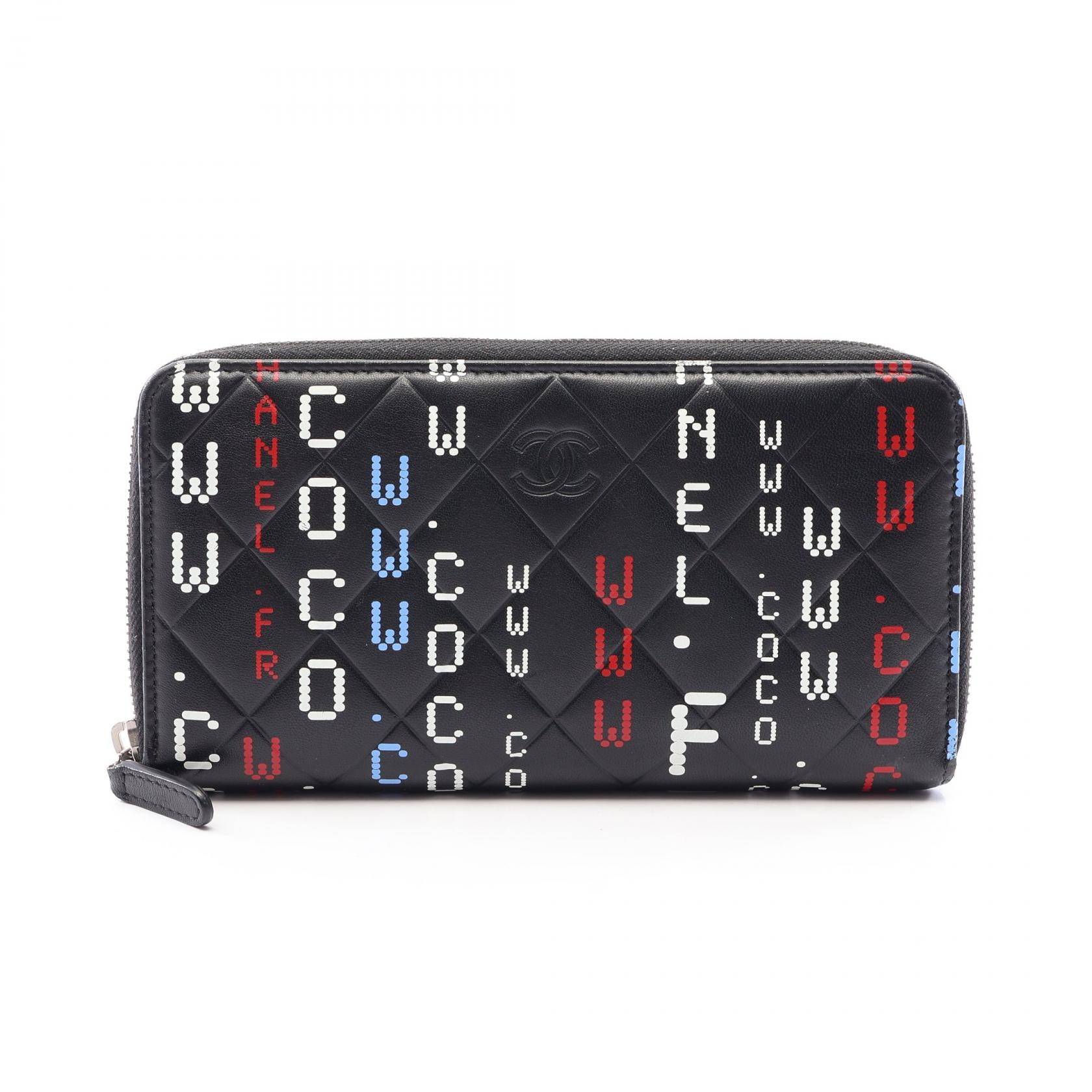 シャネル CHANEL タイポグラフィー マトラッセ ラウンド長財布 財布 ラムスキン(羊革) レディース ブラック系 / マルチカラー 【中古】