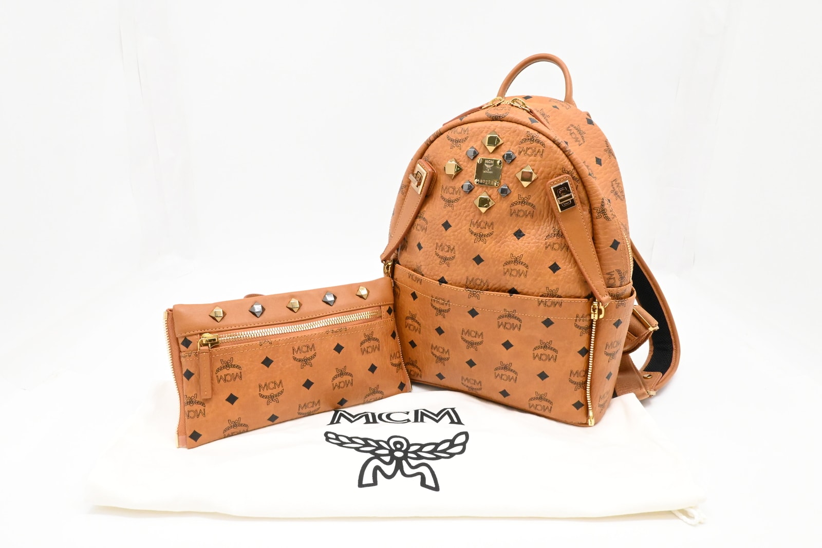 MCM ヴィセトス スタッズ バックパック コニャック