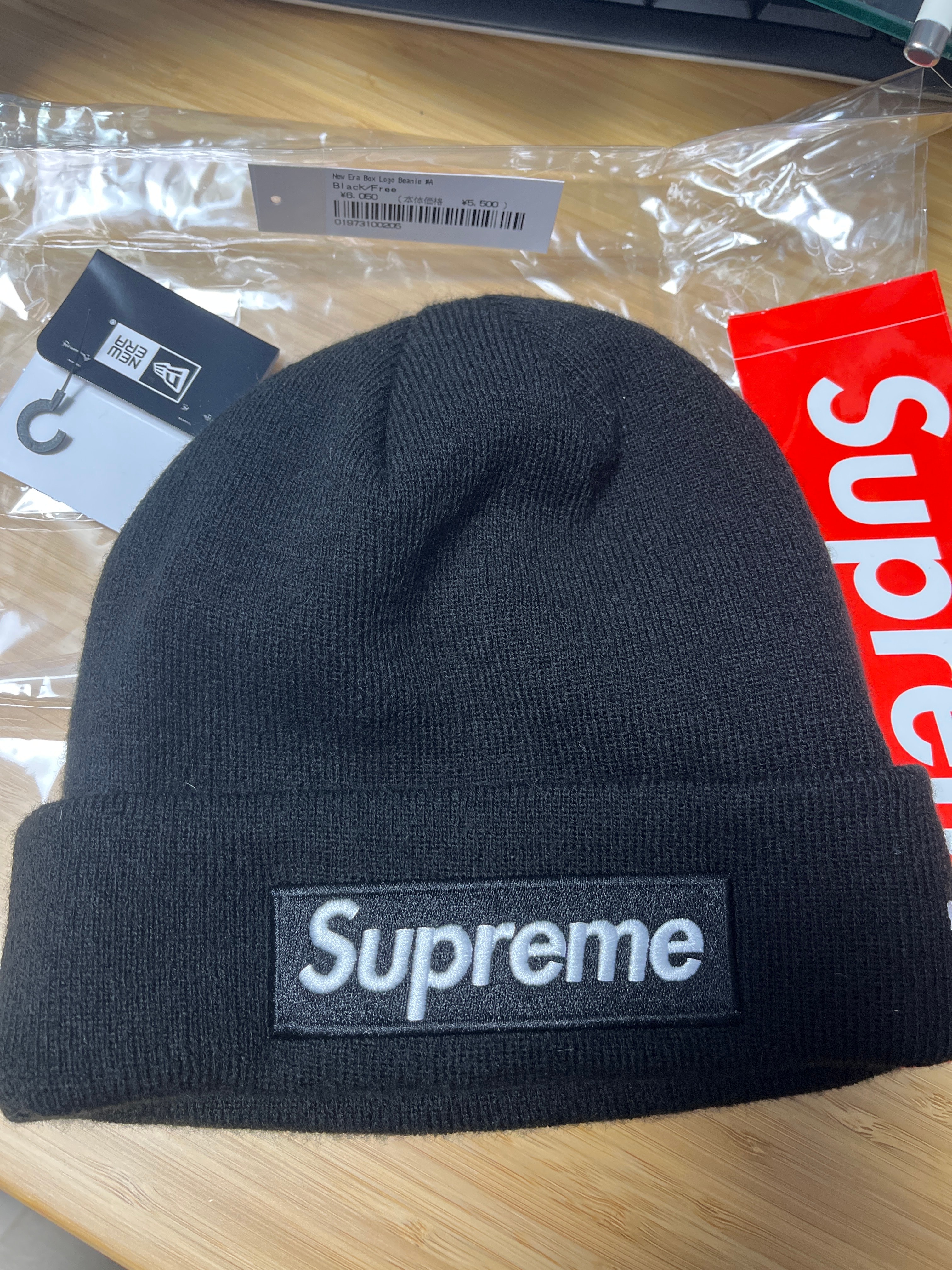Supreme New Era® Box Logo Beanie "Black" (21FW)