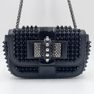 Christian Louboutin(クリスチャン・ルブタン)Sweet Charity スイートチャリティ ショルダーバッグ チェーンバッグ スタッズ リボン ブラック レザー シルバー金具 レディース【中古】