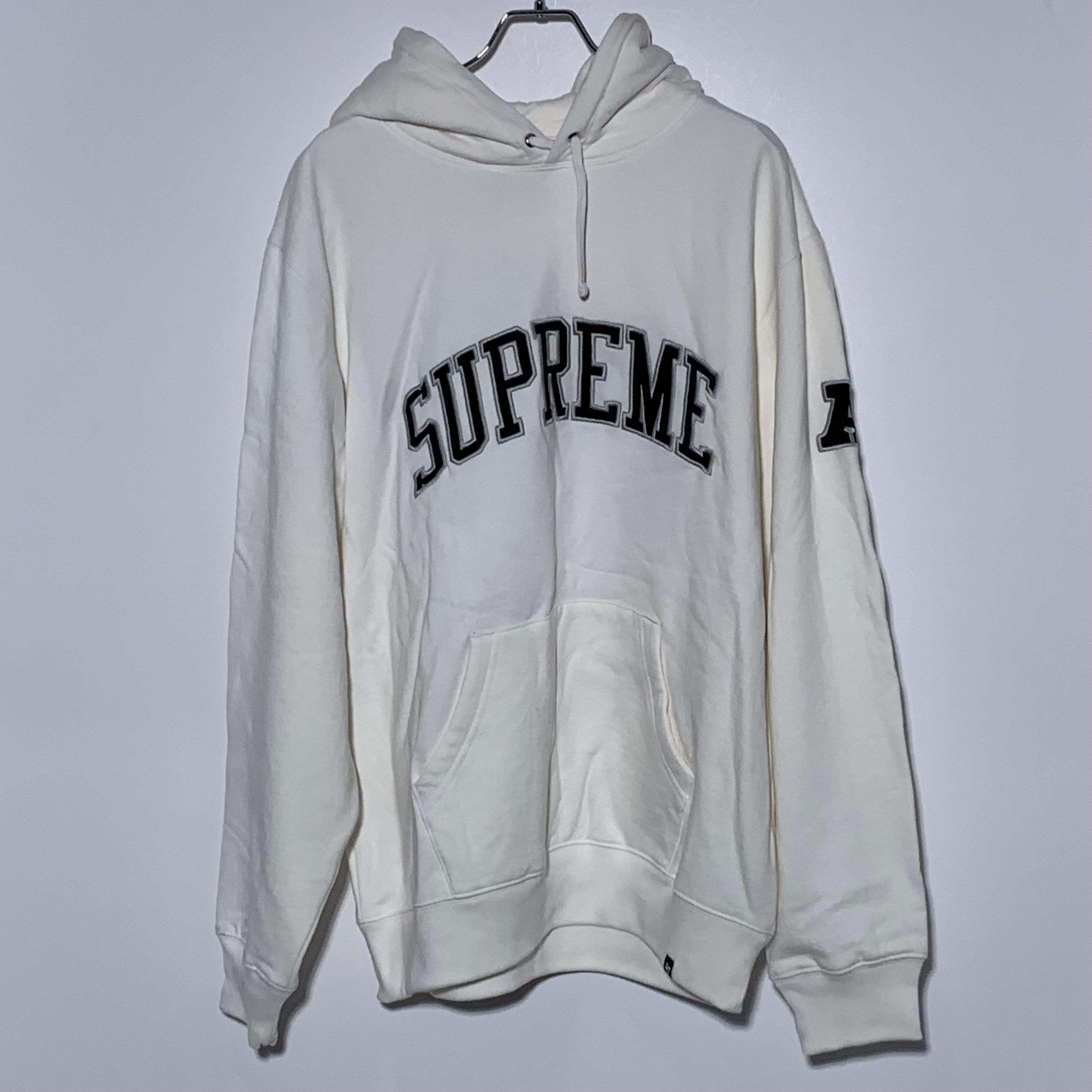 シュプリーム NFL レイダース フーデッド スウェットシャツ "ホワイト"