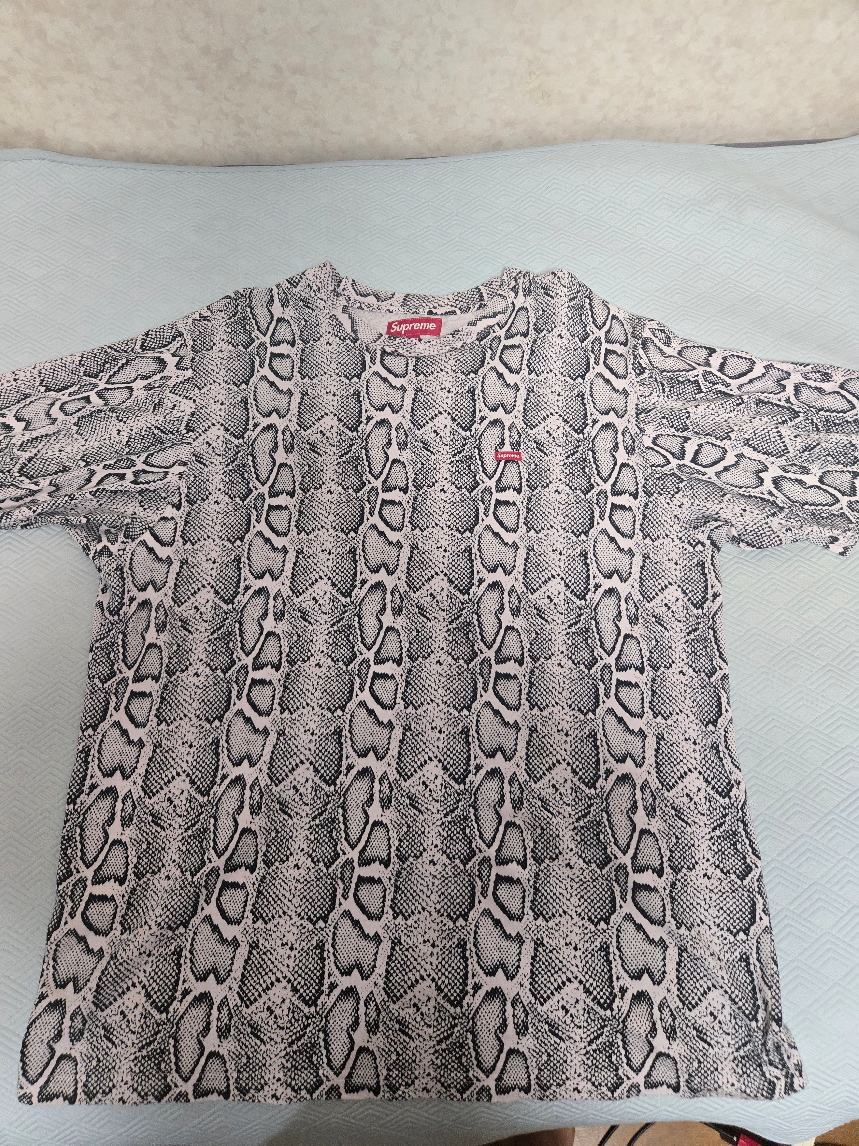 シュプリーム スモールボックス Tシャツ "スネーク"(24SS)