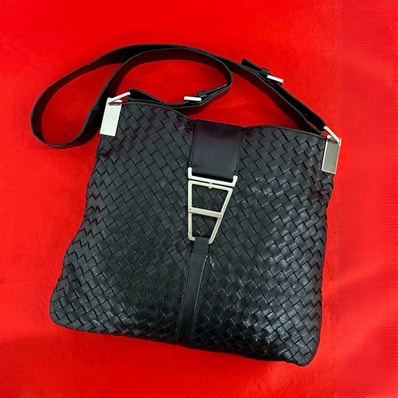 BOTTEGA VENETA ボッテガヴェネタ イントレチャート レザー ショルダーバッグ ブラック
72491