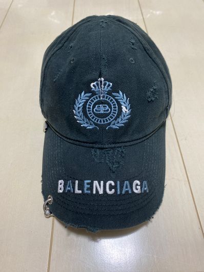 BALENCIAGA BB Laurel Destroyed Piercing Cap "Black"