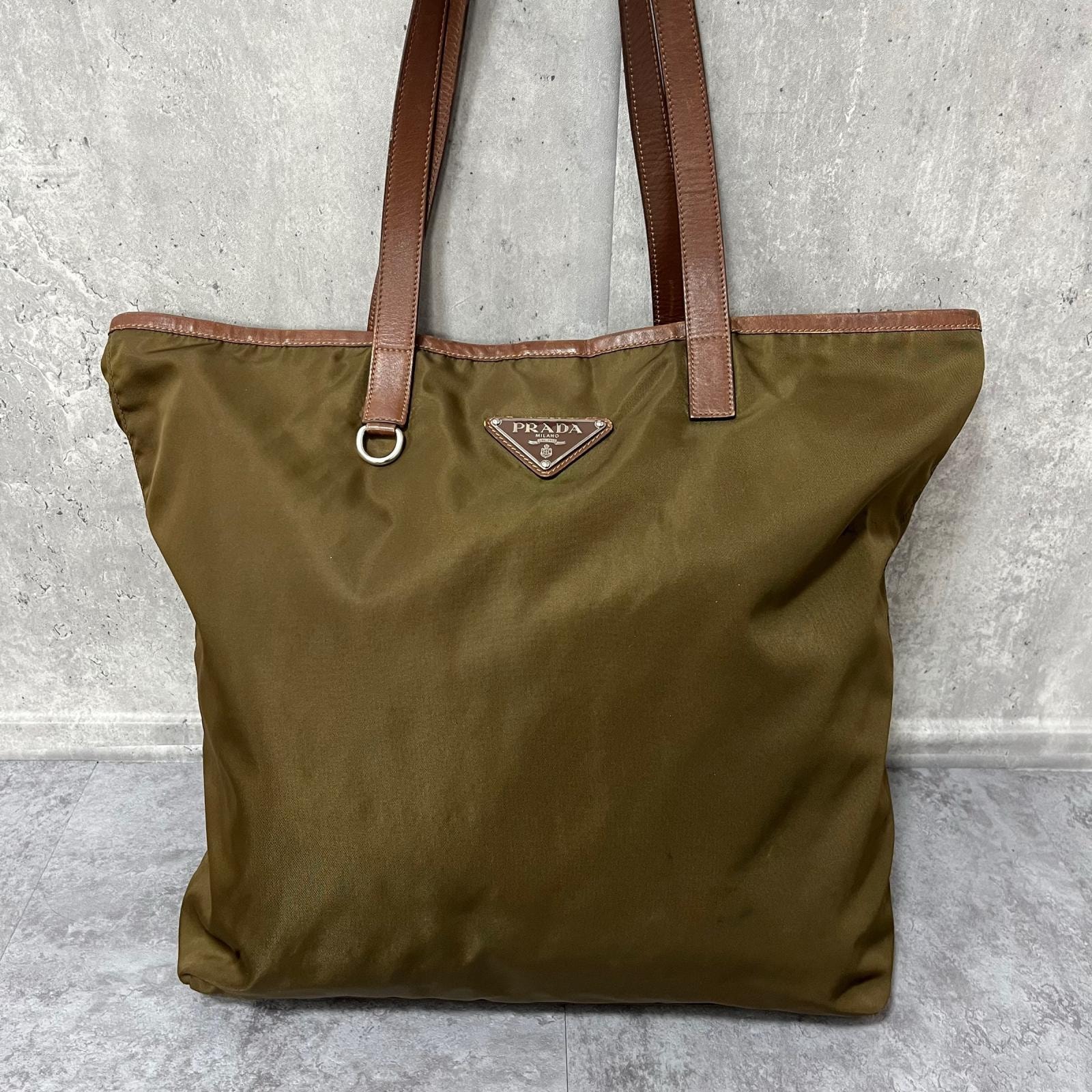 【PRADA】プラダ トートバッグ 三角ロゴ トライアングル ナイロン×レザー カーキ ブラウン 肩掛け 大容量 通勤 レディース ヴィンテージ