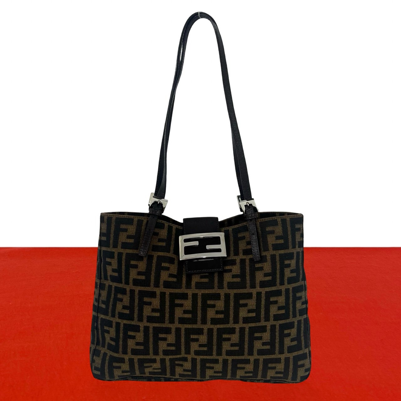 FENDI フェンディ ズッカ 柄 FF ロゴ 金具 キャンバス レザー ショルダーバッグ ブラウン
63783