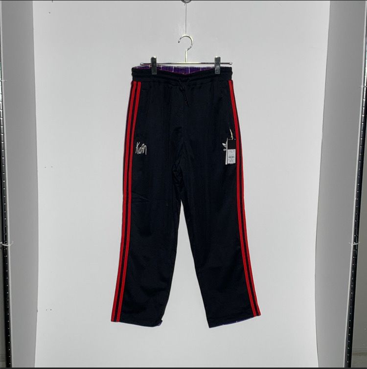 adidas Korn トラックパンツ XL ジャージ パンツ 黒赤 Adidas x KORN リバーシブル トラックパンツ 人気 コラボ (adidas