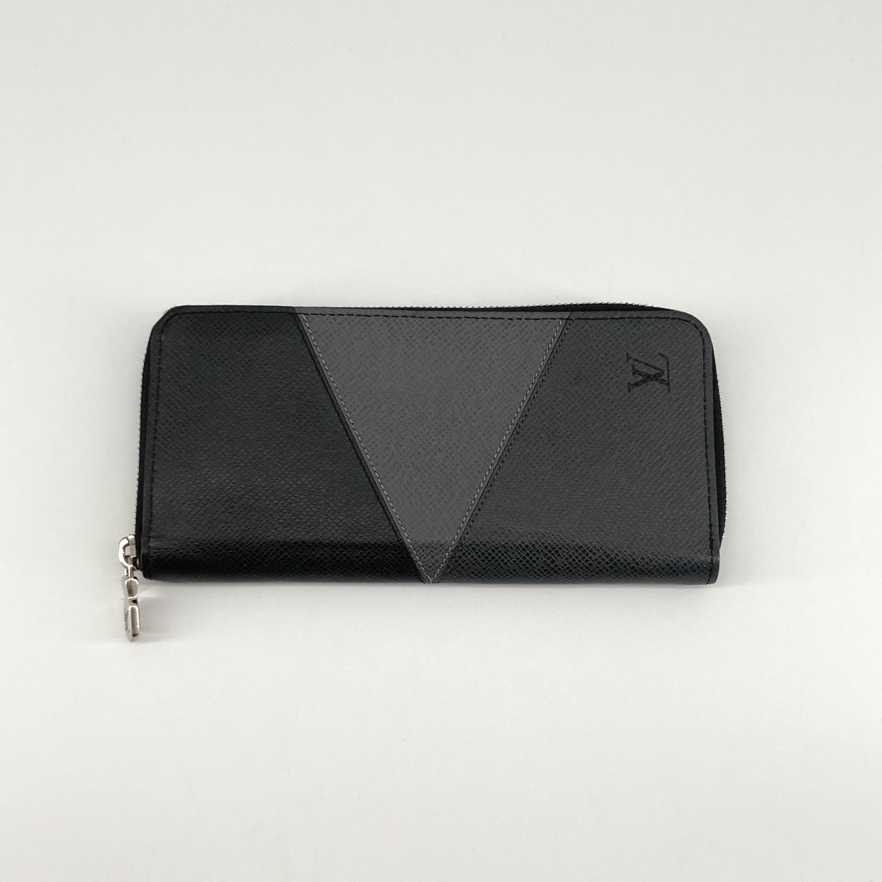 LOUIS VUITTON(ルイ・ヴィトン) タイガ ヴェルティカル M30731 長財布 ブラック×グレー