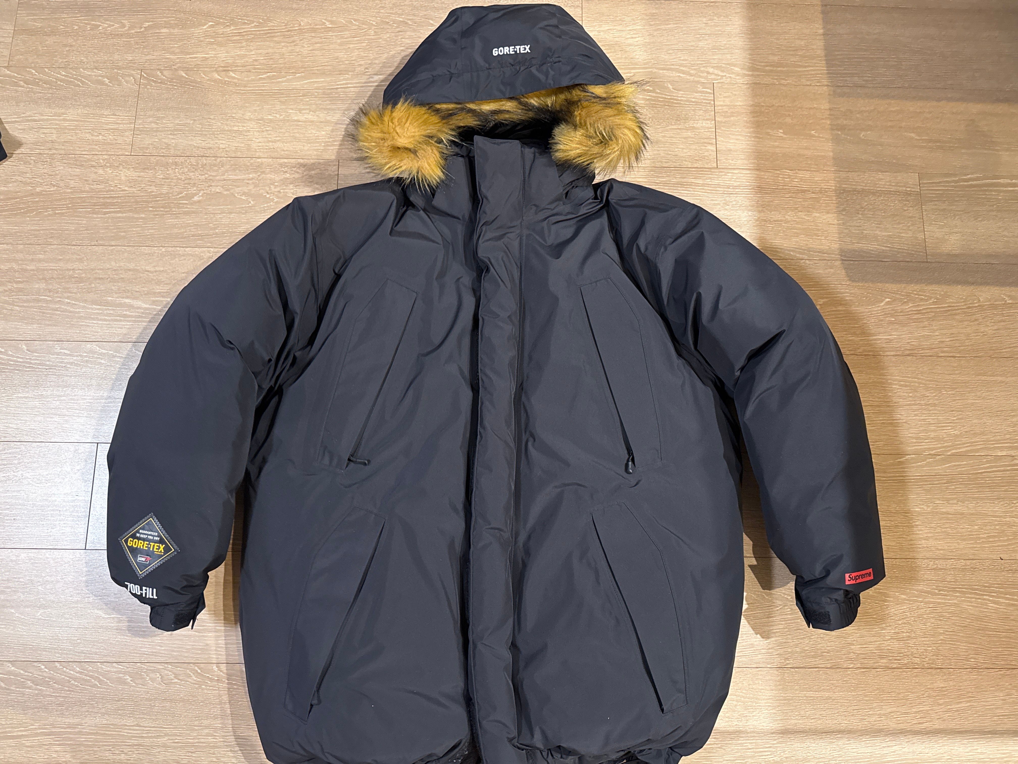Supreme GORE-TEX 700-Fill Down Parka "Black"