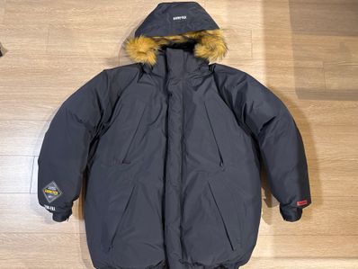 Supreme GORE-TEX 700-Fill Down Parka "Black"