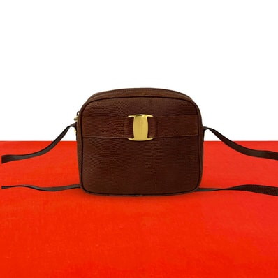 Salvatore Ferragamo サルヴァトーレフェラガモ ヴァラ 金具 レザー ショルダーバッグ ブラウン
60428