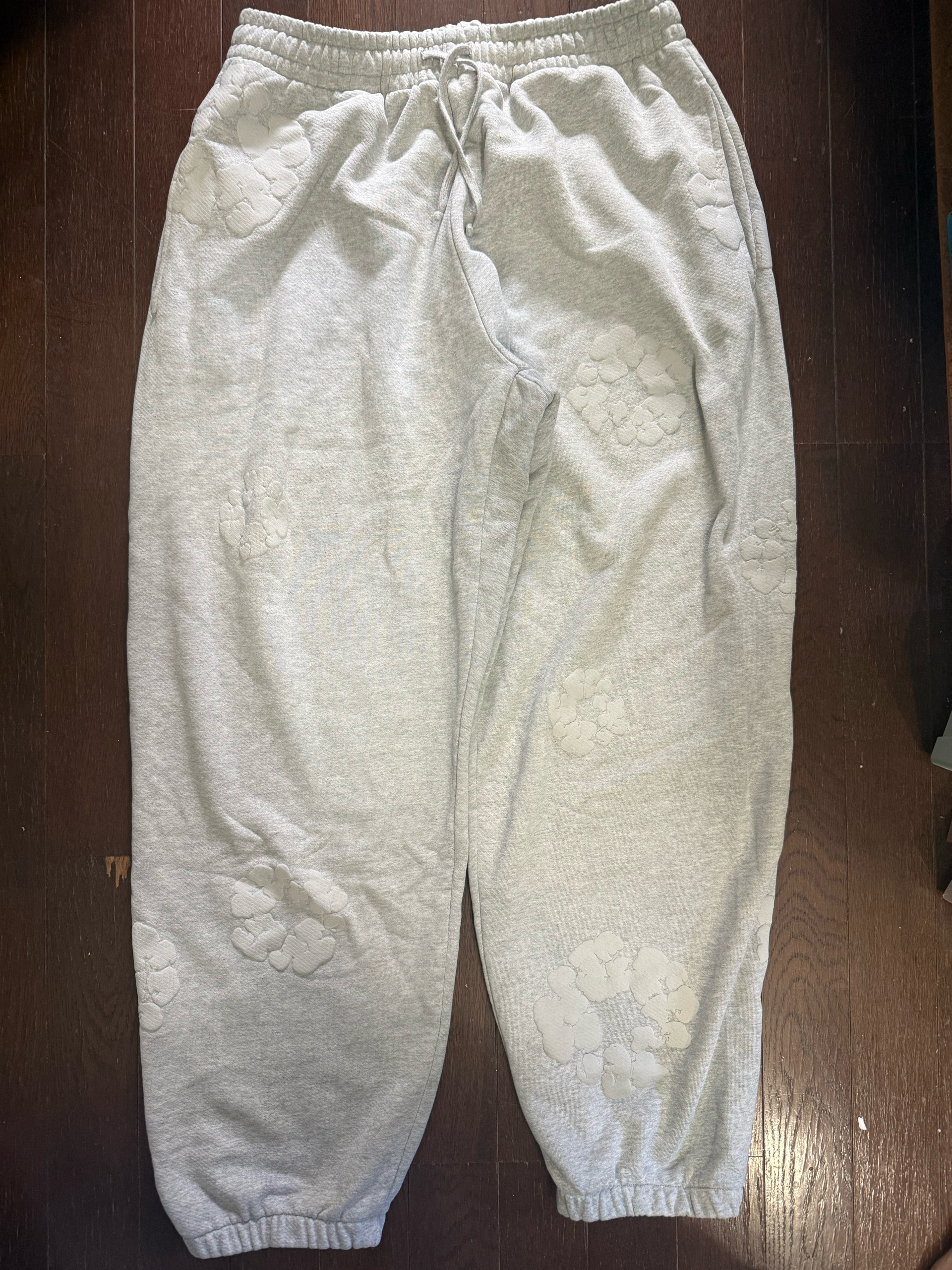 DENIM TEARS Mono Cotton Wreath Sweatpants "Grey"