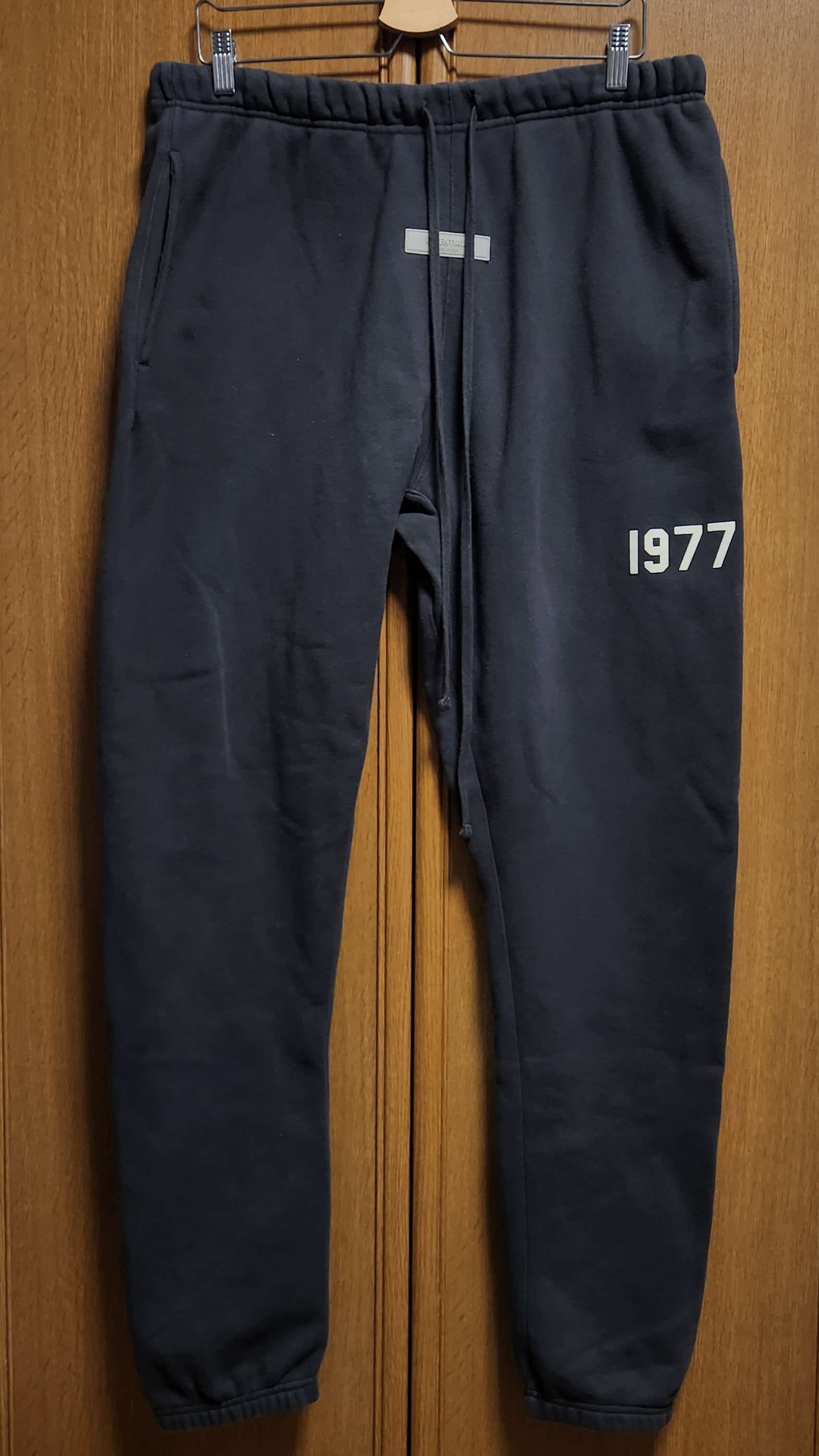 FEAR OF GOD ESSENTIALS 1977 SWEATPANTS "Iron"