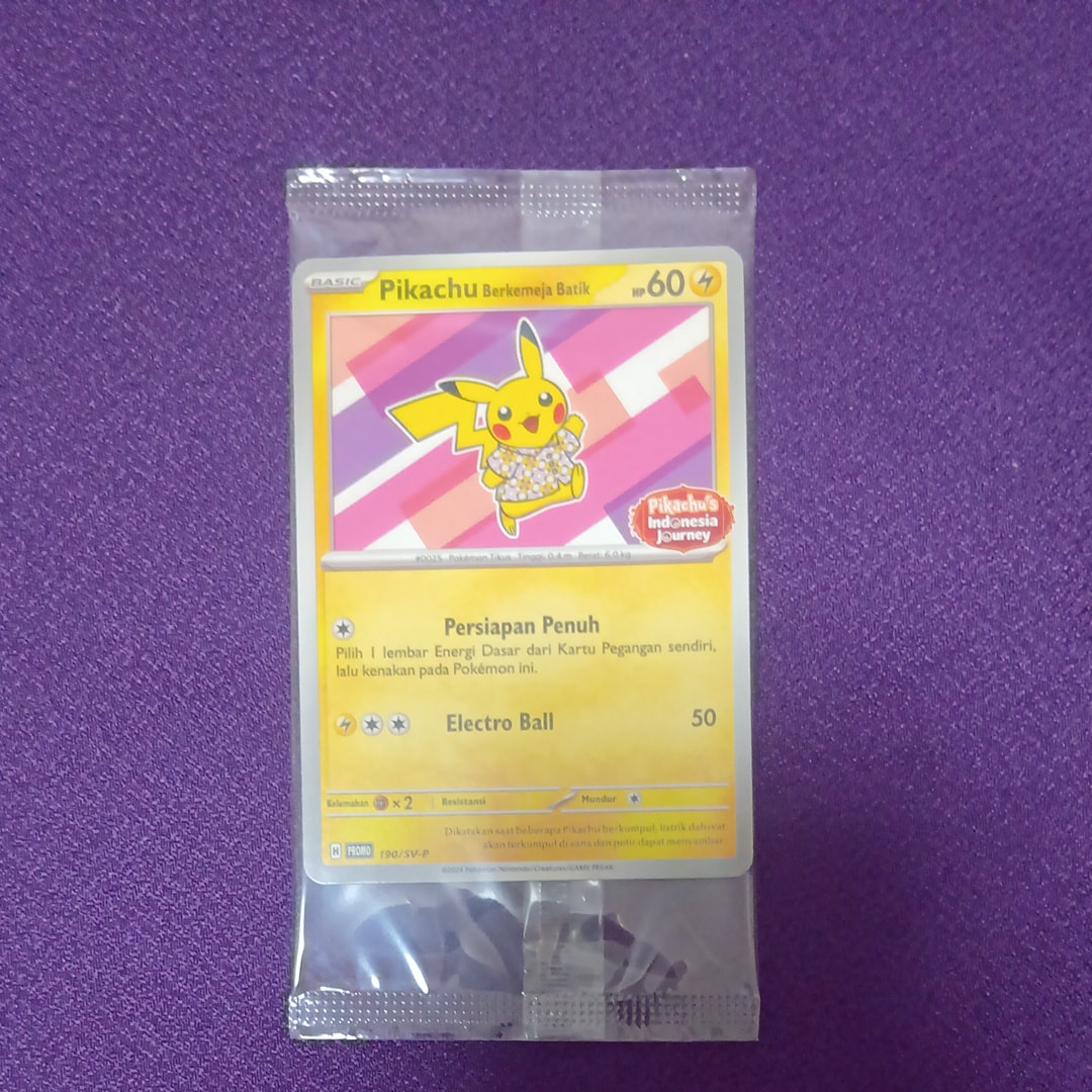 バティックシャツを着たピカチュウ (フラワーピカチュウ柄) P [SV-P 190]【インドネシア語版】(ピカチュウのインドネシアジャーニー)