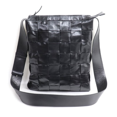 BOTTEGAVENETA ボッテガヴェネタ マキシイントレチャート カセット ショルダーバッグ ブラック 651480 VCQ71 8803 メンズ【中古】【美品】