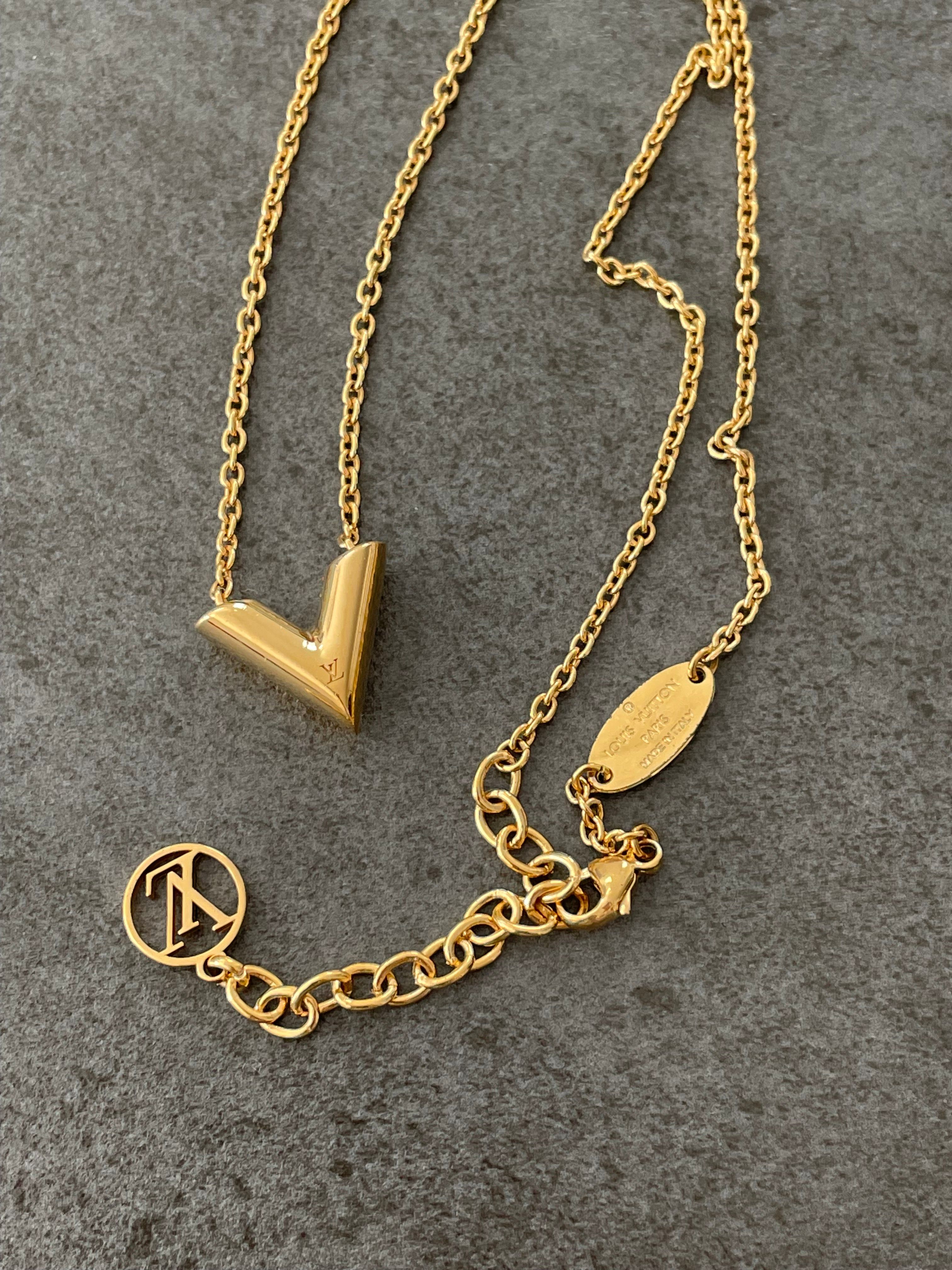 Louis Vuitton Essential V Necklace "Gold"