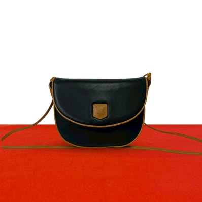 CELINE セリーヌ トリオンフ ロゴ レザー ショルダーバッグ ブラック
33238
