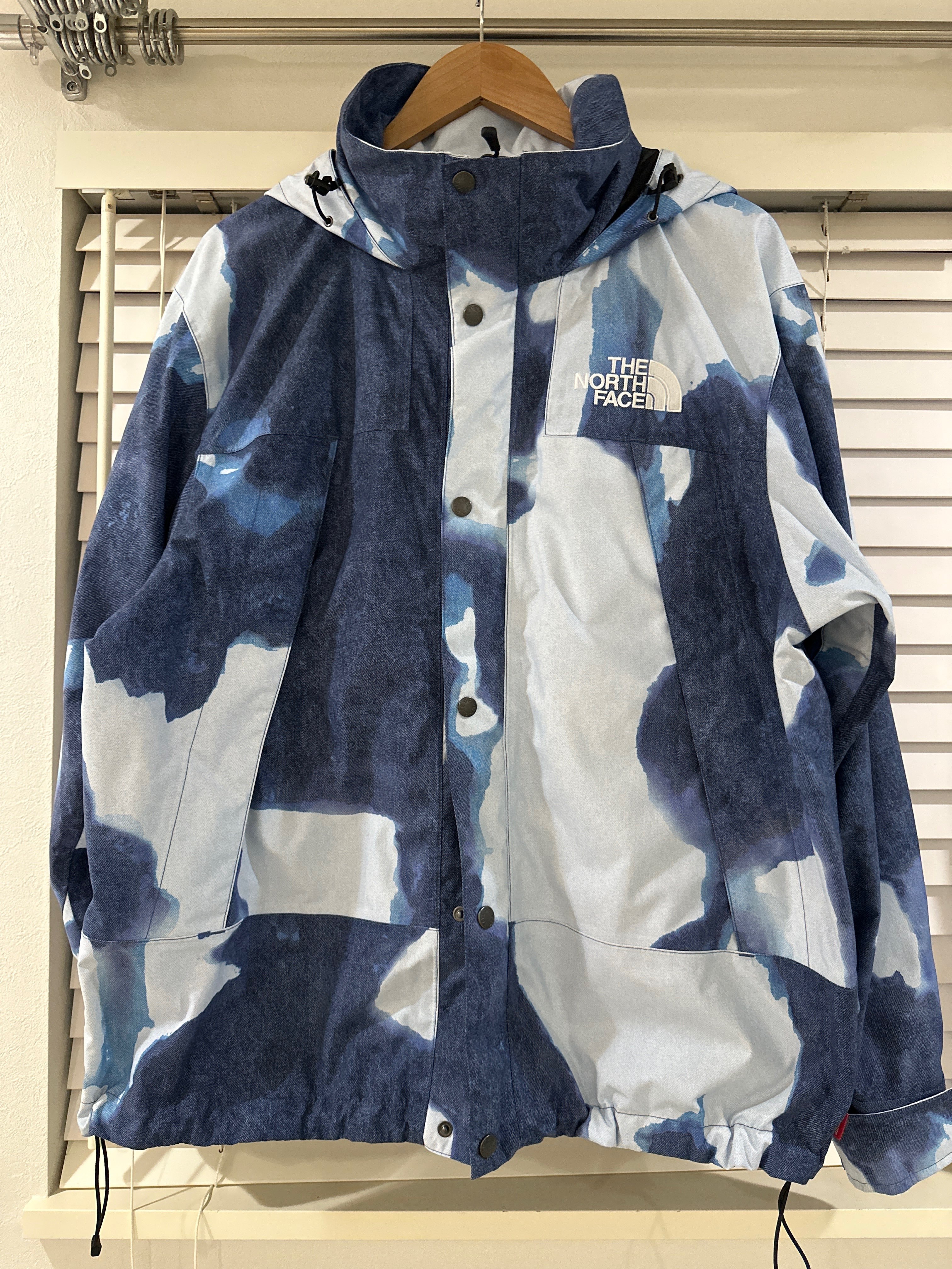 Supreme x The North Face Bleached Denim Print Mountain Jacket "Indigo"