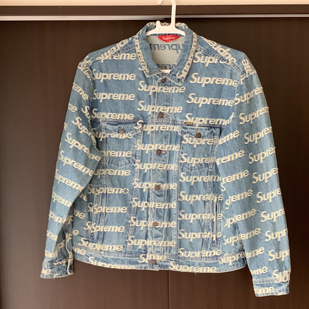 Supreme Frayed Logos Denim Trucker Jacket 