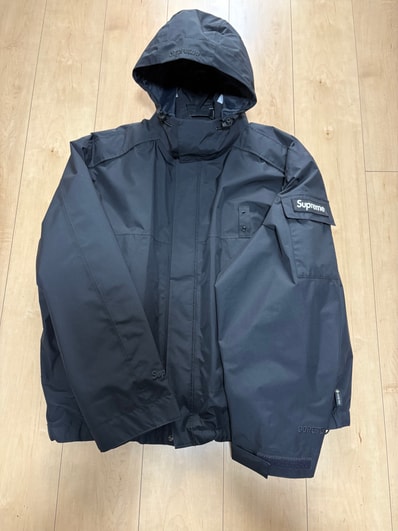 Supreme 2-in-1 GORE-TEX Shell + Quilted Liner Vest "Black"