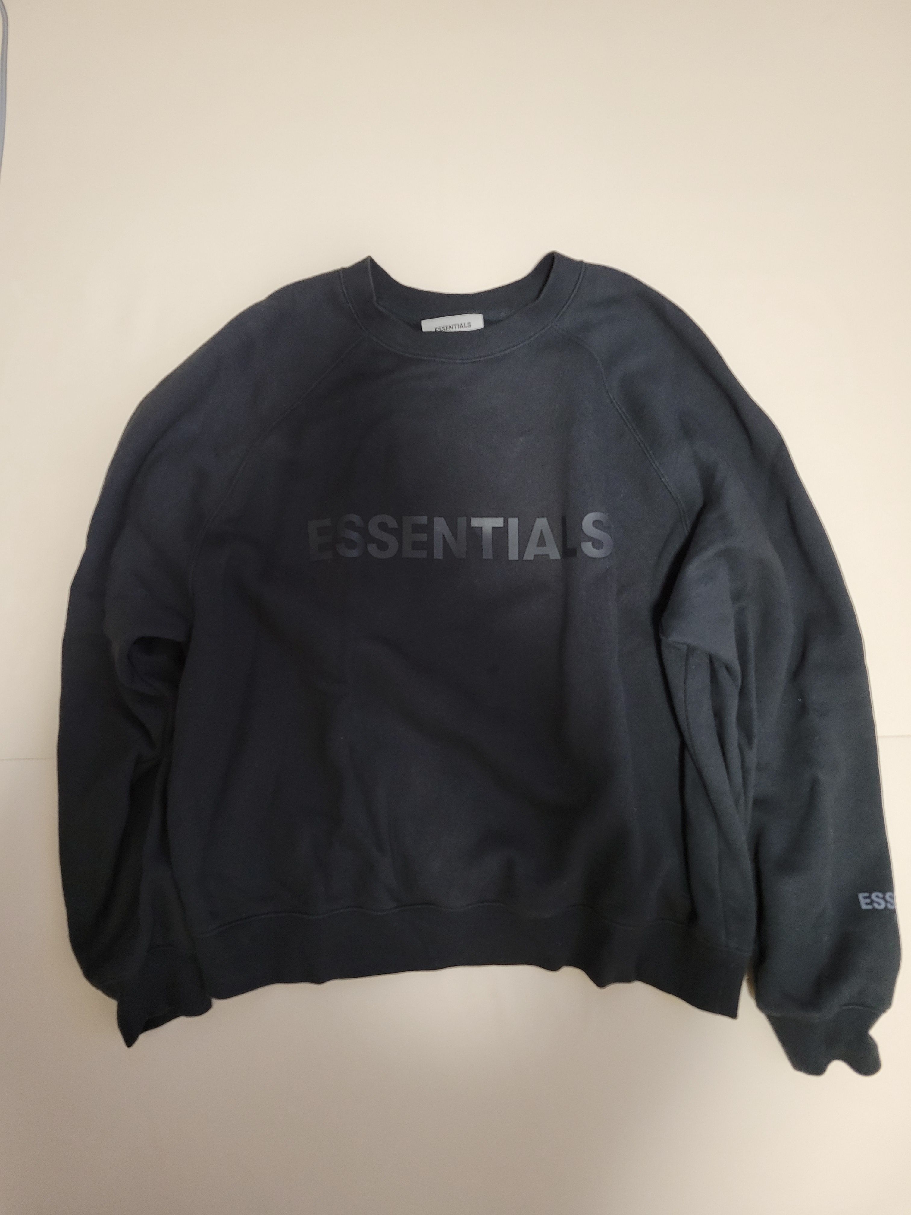 FEAR OF GOD ESSENTIALS 3D Silicon Applique Crewneck "Black"