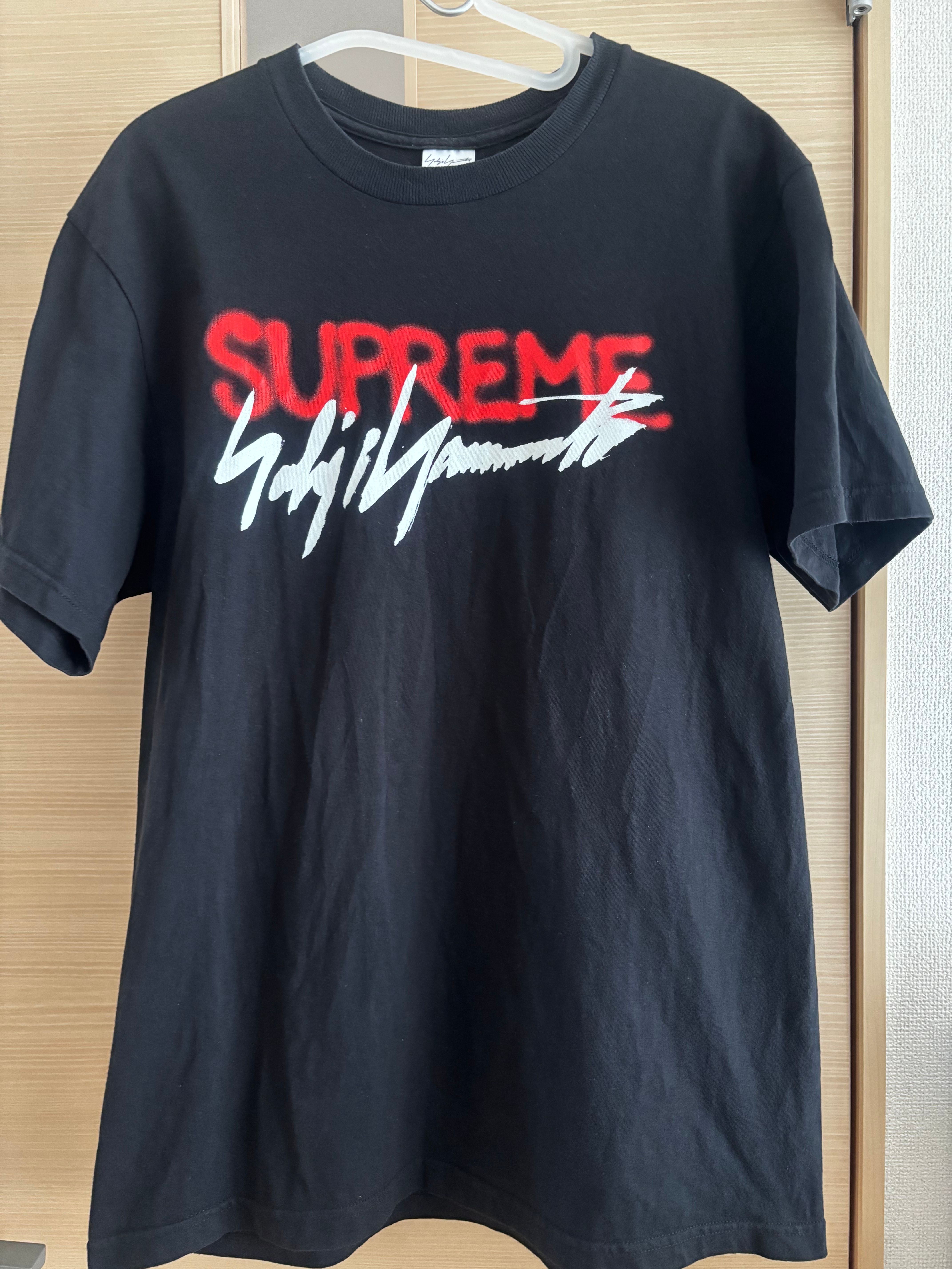 シュプリーム ヨウジヤマモト ロゴ Tシャツ "ブラック"