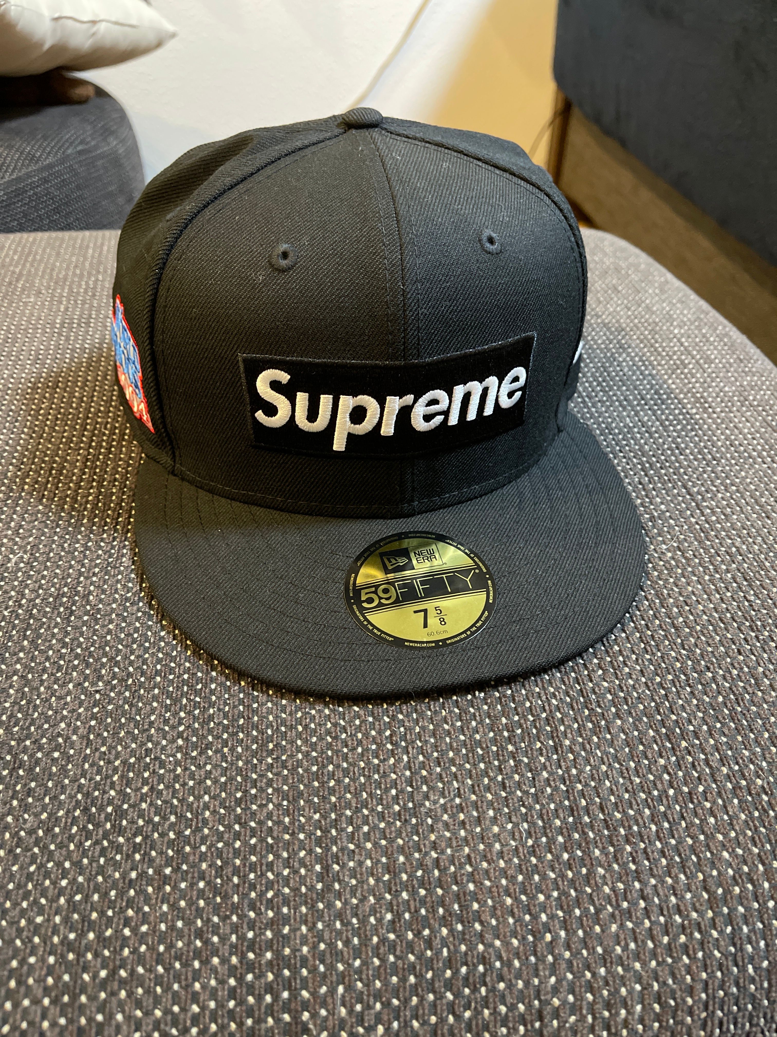Supreme World Famous Box Logo New Era® "Black"