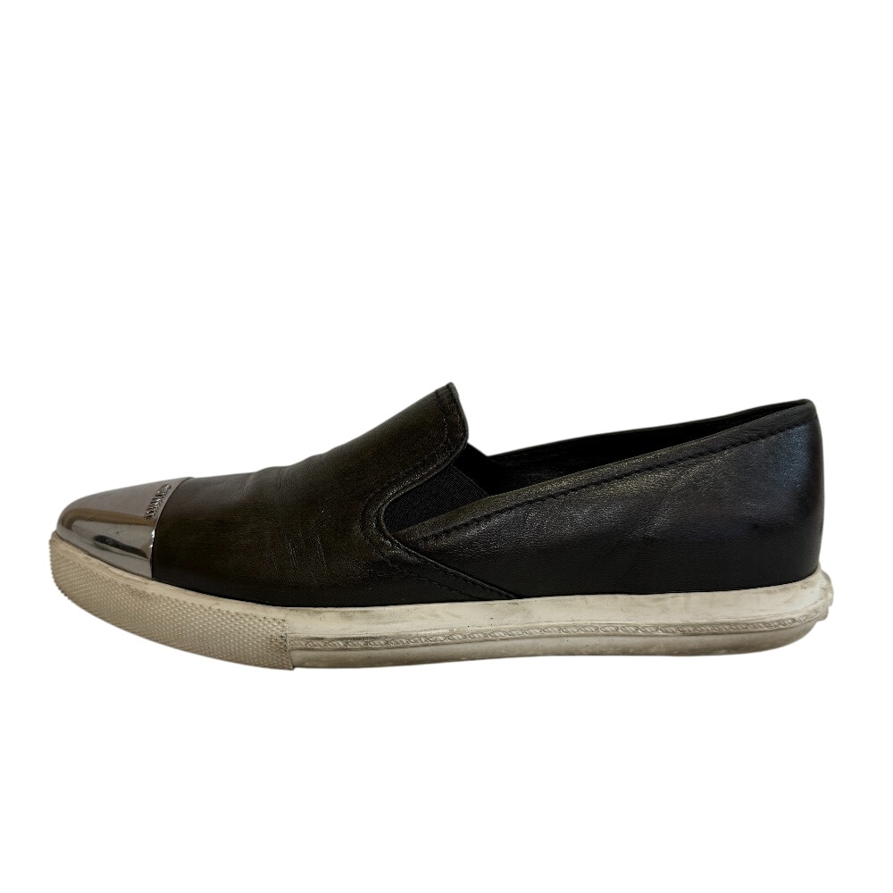 ミュウミュウ MIUMIU スリッポン メタルトゥ ブラック