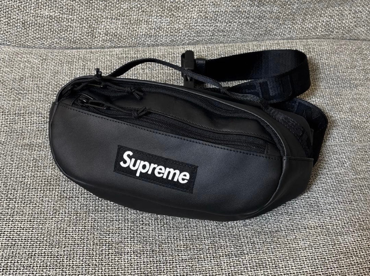 R*☽様 【美品】Supreme Waist Bag ブラック 23FWウエスト Supreme Leather Waist Bag 