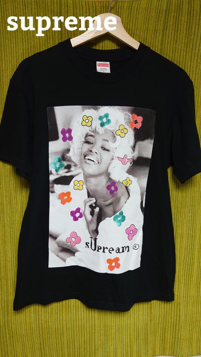 Supreme Naomi Tee "Black"
