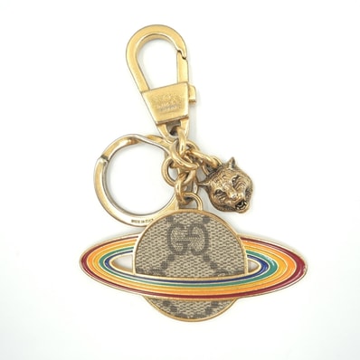 GUCCI(グッチ)プラネット キーリング GGスプリーム 土星 タイガー チャーム レインボー ゴールド マルチカラー キーホルダー バッグチャーム レディース メンズ ユニセックス【中古】