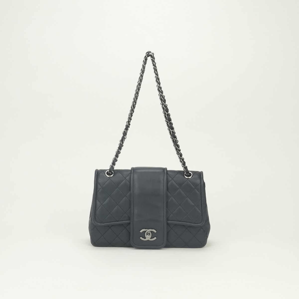 シャネル CHANEL マトラッセ バッグ ショルダーバッグ ラムスキン ネイビー Navy 紺 シルバー金具 ダブルチェーン Sフラップ ココマーク