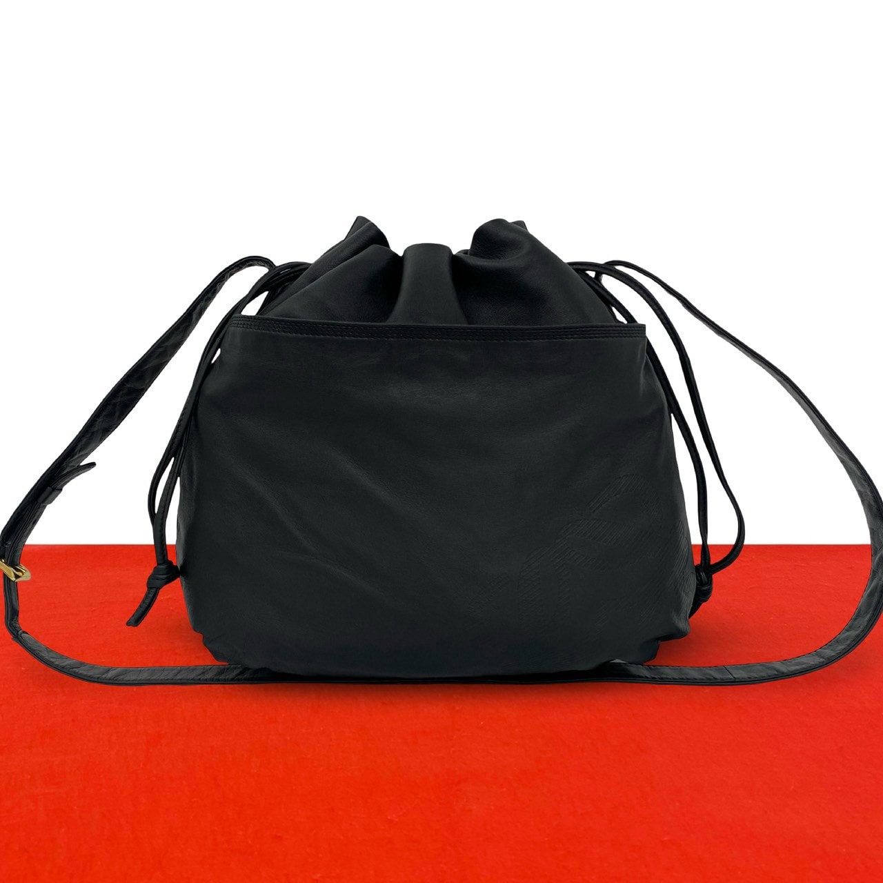 LOEWE ロエベ アナグラム レザー ショルダーバッグ ブラック
88607