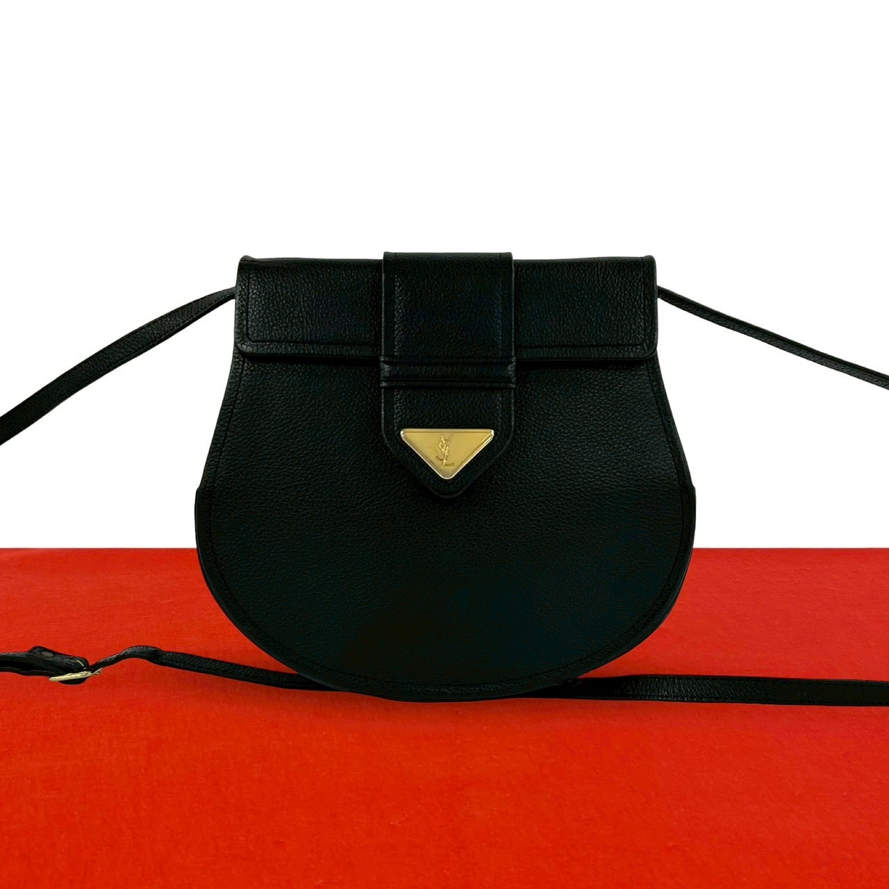 YVES SAINT LAURENT イヴ・サンローラン YSL ロゴ 金具 レザー ショルダーバッグ ブラック
 31463