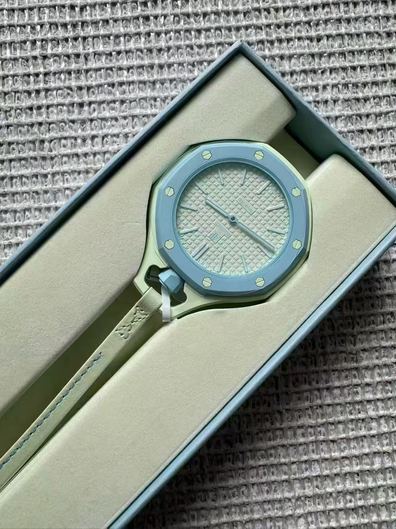 Swatch x Audemars Piguet Royal Pop Blaue Acht "Light Green"